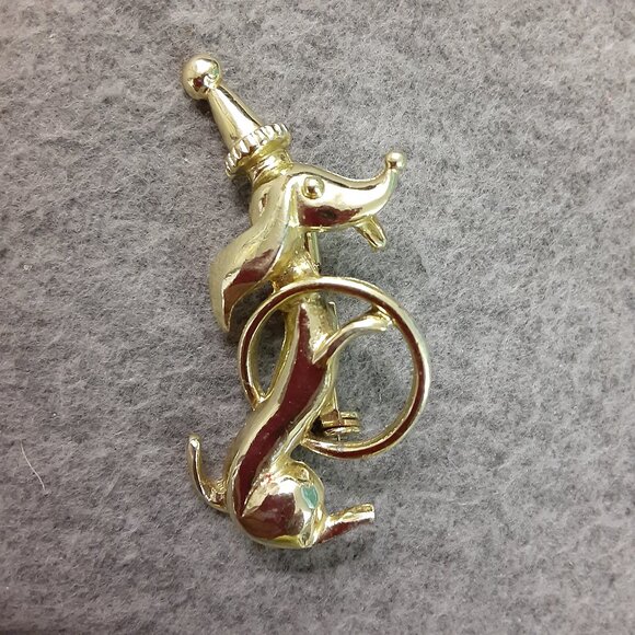 Vintage Circus Dog Brooch Dog Jumping Through Hoop Gold-Tone 1960's - Picture 1 of 5